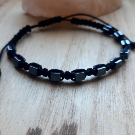 Bransoletka z Hematytem w Kształcie Kostki na Czarnym Sznurku